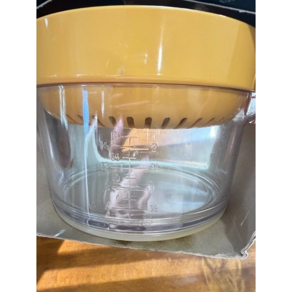 NOS KitchenAid Citrus Juicer,Clear Measuring Cup,Yellow Top 18oz Dishwasher Safe